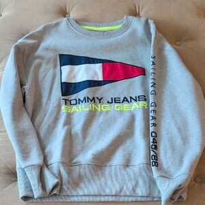 Tommy Hilfiger Gray Crewneck with Flag Design